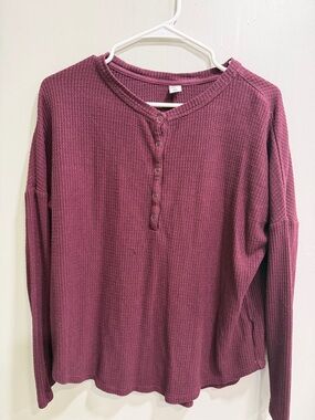 Old Navy Waffle Knit Henley Top in Burgundy